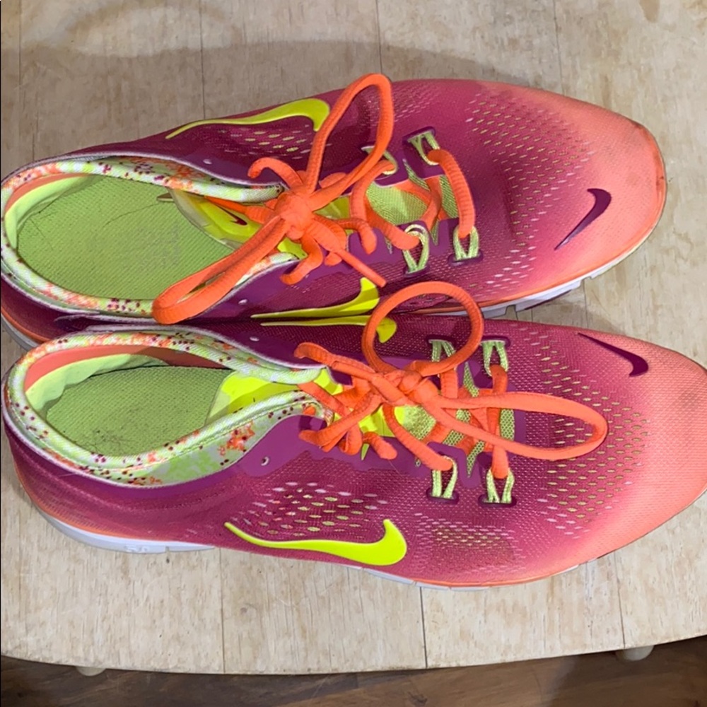 Nike women’s tennis shoes - size 9.5 multicolor